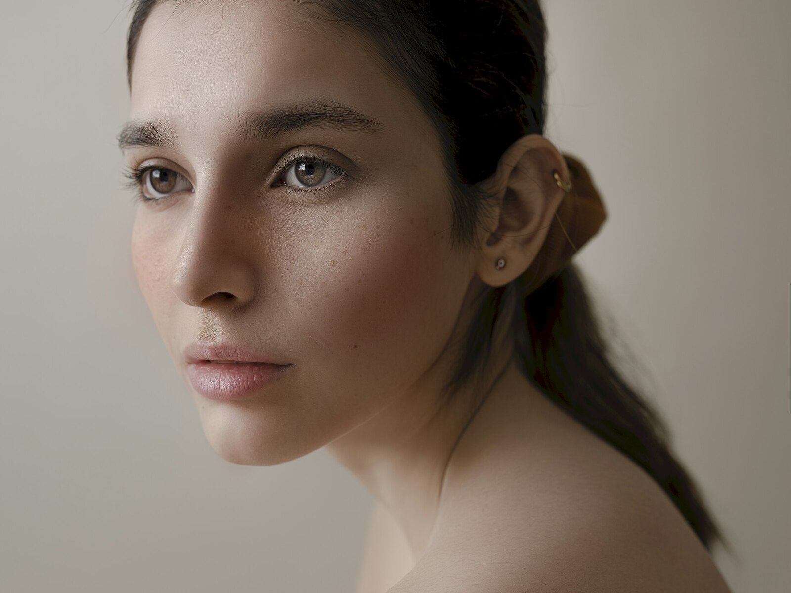 A stylist finishing a warm, natural cut